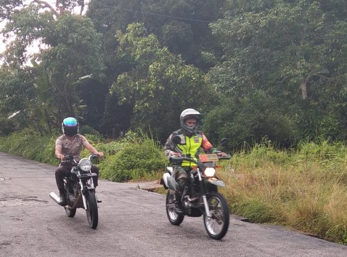 Jelang Pemilihan 9 Desember 2020 Anggota Danramil 08/Merbau gelar Patroli Pengamanan.