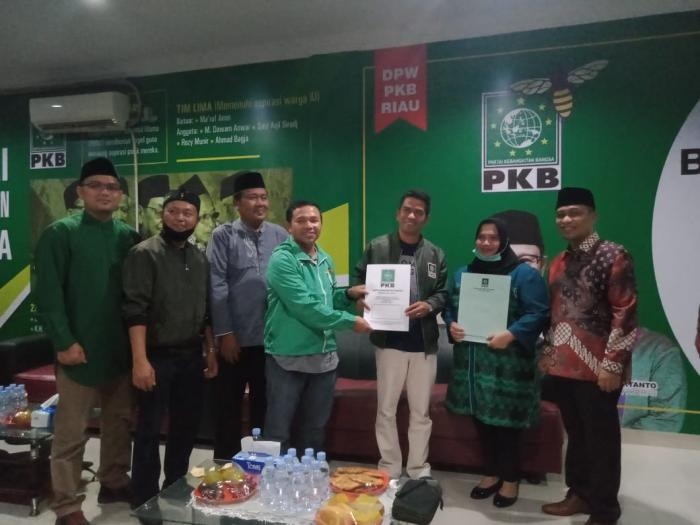 PKB Serahkan Surat Dukungan Balon Kepala Daerah Kab. Bengkalis Kasmarni - Bagus Santoso