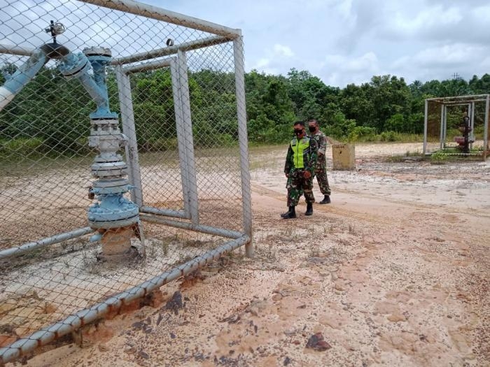 Babinsa Koramil 09/Minas gelar patroli pengamanan di wilayah objek vital nasional. 