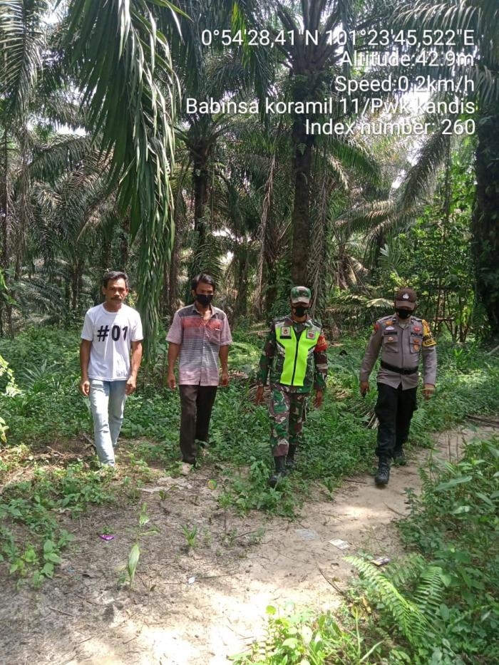 Pantau Titik Api, Babinsa Kampung Gondang Giat Lakukan Patroli Karlahut