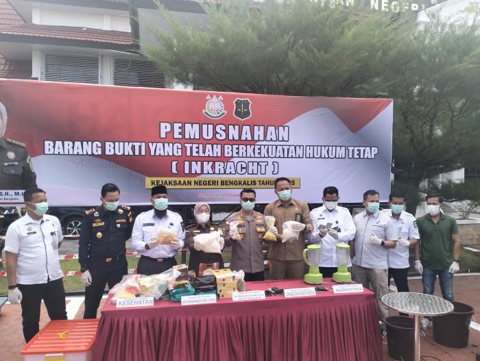 Kejari Bengkalis Musnahkan 395 BB Yang Telah Berkekuatan Hukum Tetap (Inkracht)