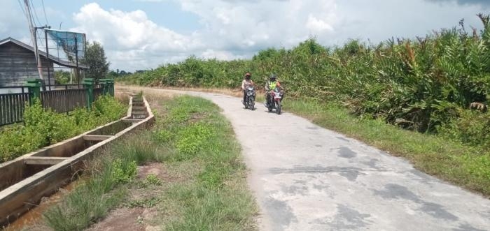 Jelang Pemilihan 9 Desember 2020 Anggota Danramil 08/Merbau gelar Patroli Pengamanan.