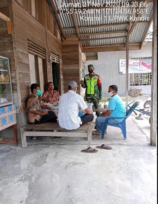 Anggota Danramil 11/Pwk Kandis gelar Patroli Gakplin Protokol Kesehatan.