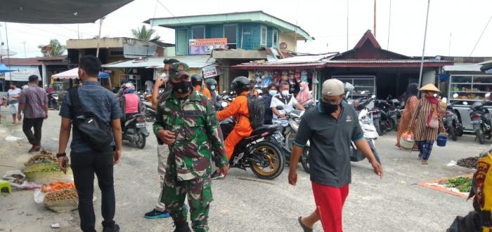 Antisipasi Virus, Serma Zulkifli Operasi Yustisi Di Pasar Tradisional