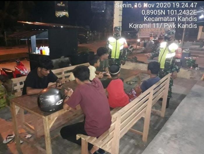 Anggota Danramil 11/Pwk Kandis kembali gelar patroli protokol kesehatan.