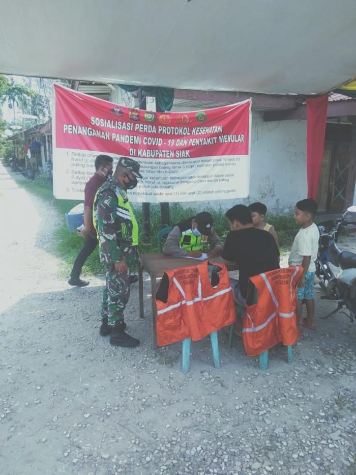 Anggota Danramil 09/Minas kembali gelar patroli gakplin protokol kesehatan.