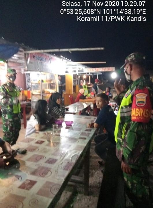 Anggota Danramil 11/Pwk Kandis kembali gelar patroli gakplin protokol kesehatan.