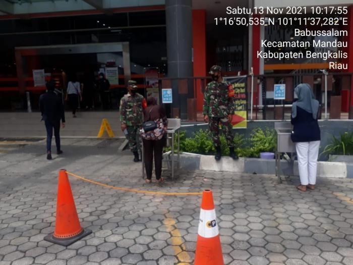 Antisipasi Penularan Virus, Sertu Handoko Kembali Gelar Patroli Yustisi Prokes Di Mall Kota Duri