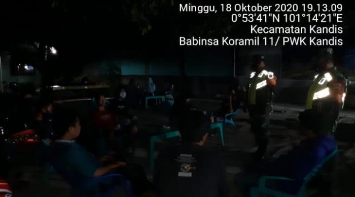 Babinsa Koramil 11/Pwk Kandis kembali mengelar patroli gakplin di Kelurahan Telaga Sam Sam.