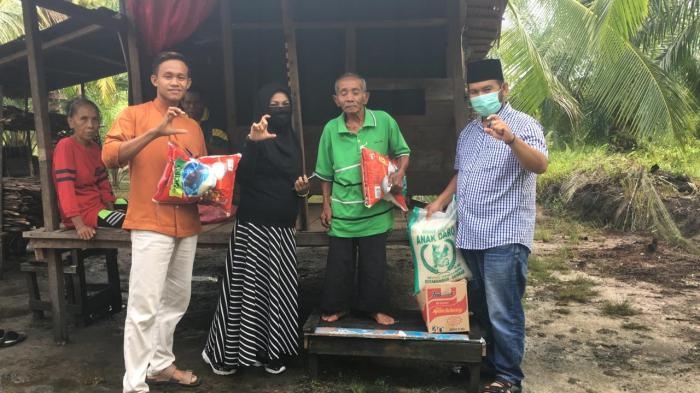 Lakukan Bakti Sosial, Grapitasi Bagi Sembako di Desa Deluk Kecamatan Bantan