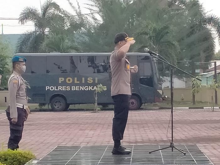 Kapolres Bengkalis Pimpin Apel Siaga dalam rangka Penyemprotan Desinfektan diseluruh Kota Bengkalis