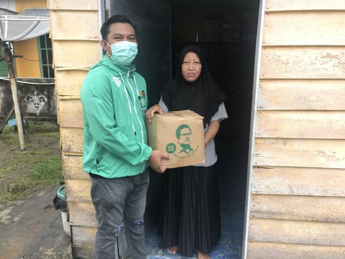 PKB Bengkalis Salurkan Paket Sembako Untuk Warga Terdampak Covid-19 Bantuan Gus AMI