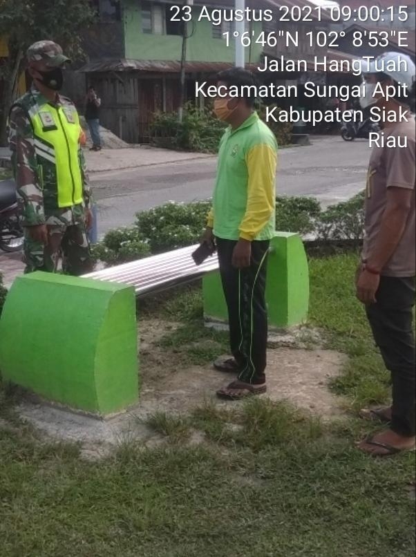 Putus Mata Rantai Covid 19, Serda Marzuki Terapkan Aturan Prokes di Jalan Diponegoro