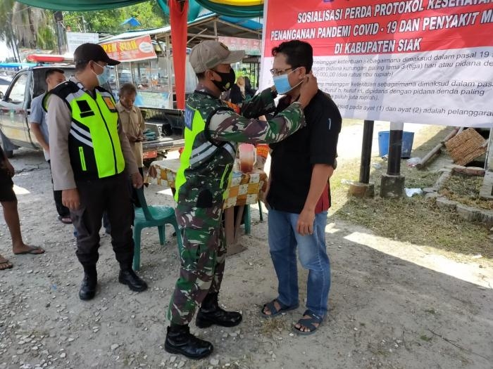 Anggota Danramil 09/Minas Kembali Gelar Operasi Yustisi Protokol Kesehatan..
