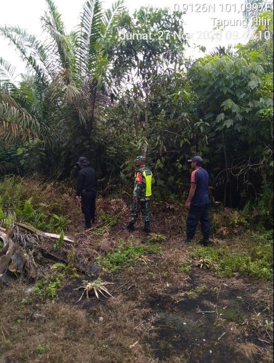 Anggota Danramil 11/Pwk Kandis gelar Patroli Karlahut.