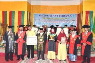 Leni Pramita Lulusan Terbaik Tahun 2017