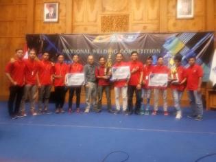 Bupati Amril Ucapkan Selamat Atas Keberhasilan Mahasiswa AKN dan Polbeng Juara Nasional