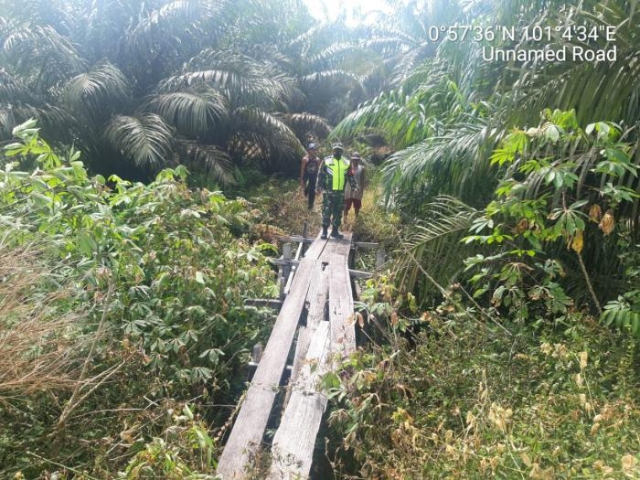 Awasi Titik Api, Babinsa Koramil 11 Kandis Kembali Gelar Patroli Karlahut