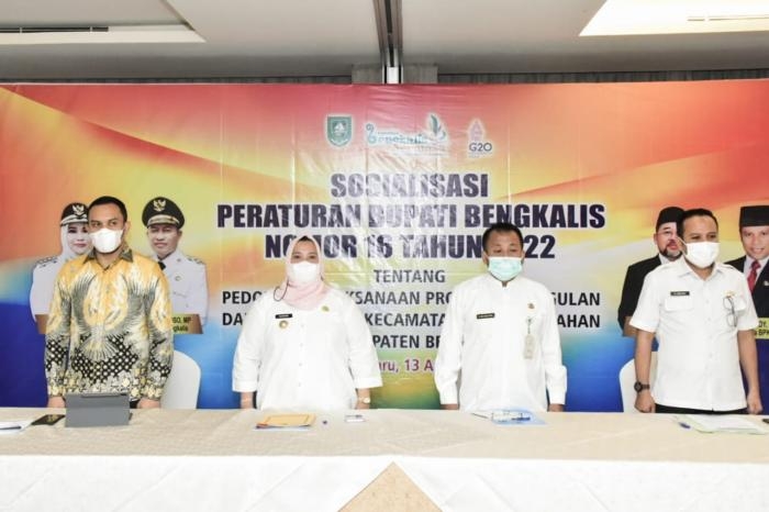 Melalui Perbub 16 Tahun 2022, Bupati Kasmarni Implementasikan Bantuan Keuangan 1 M Satu Desa