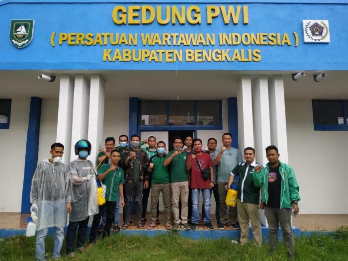 PKB Bengkalis Ajak Kader Lakukan Penyemprotan Disinfektan Disejumlah Titik Cegah Covid-19