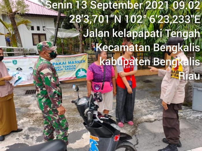 Putus Penyebaran Virus di Desa Kelapapati Serda Sitorus Giat Lakukan Patroli