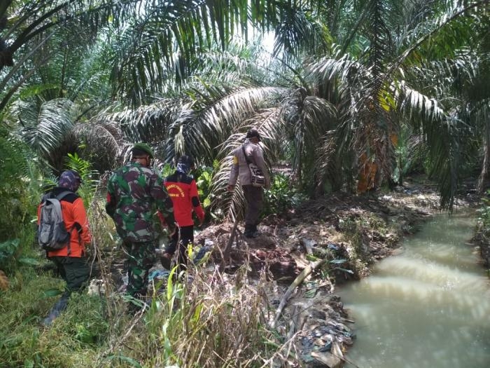 Anggota Danramil 09/Minas Gelar Patroli Karlahut di Kampung Mandiangin