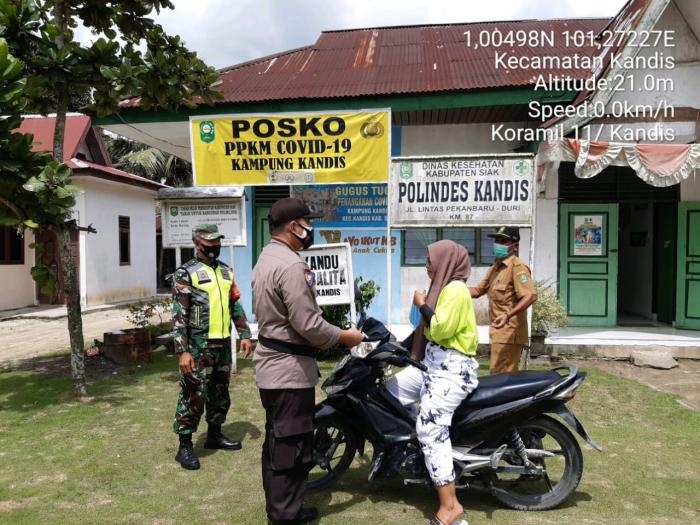 Babinsa Koramil 11 Kandis Kembali Gelar Disiplin Prokes di Posko PPKM