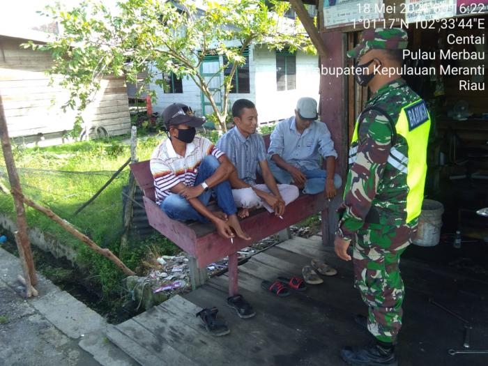 Cegah Covid 19, Babinsa Desa Batang Meranti Serda Erwin Afandi Gelar Sosialisasi Kepada Warga