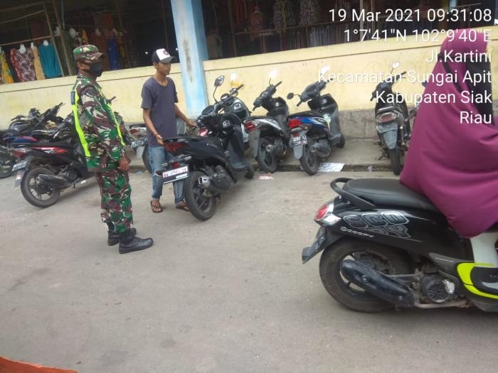 Cegah Penyebaran Covid 19 Di Pasar Sungai Apit, Ini Kata Serda Edi Warman