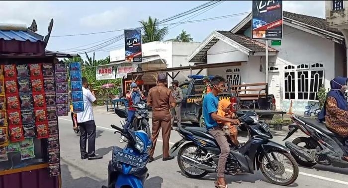 Babinsa Koramil 06 Sungai Apit Gelar Operasi Prokes