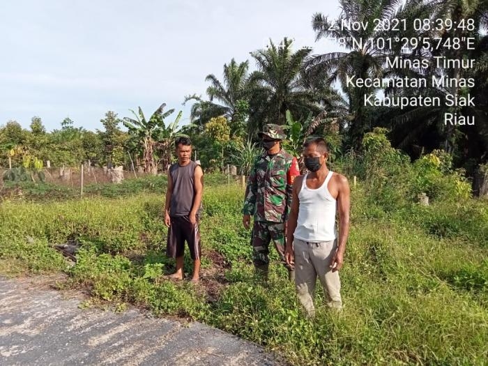 Cegah Terjadinya Kebakaran Hutan dan Lahan, Serda Mayus Maruli Giat Lakukan Patroli