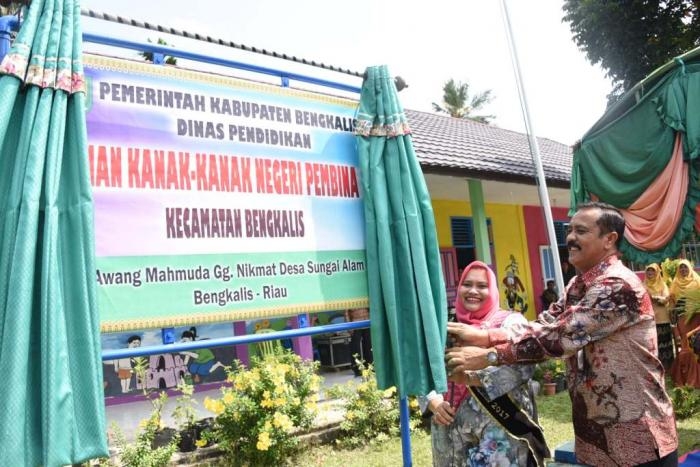 Kasmarni Amril Resmikan TK Negeri Pembina 2 Kecamatan Bengkalis