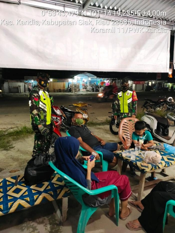 Cegah Covid 19, Serda Adi Eko Menggelar Operasi Prokes di Kampung Kandis