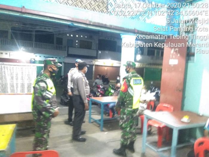 Cegah Covid - 19, Babinsa Koramil 02/Tebing Tinggi kembali Patroli Gakplin Protokol Kesehatan. 
