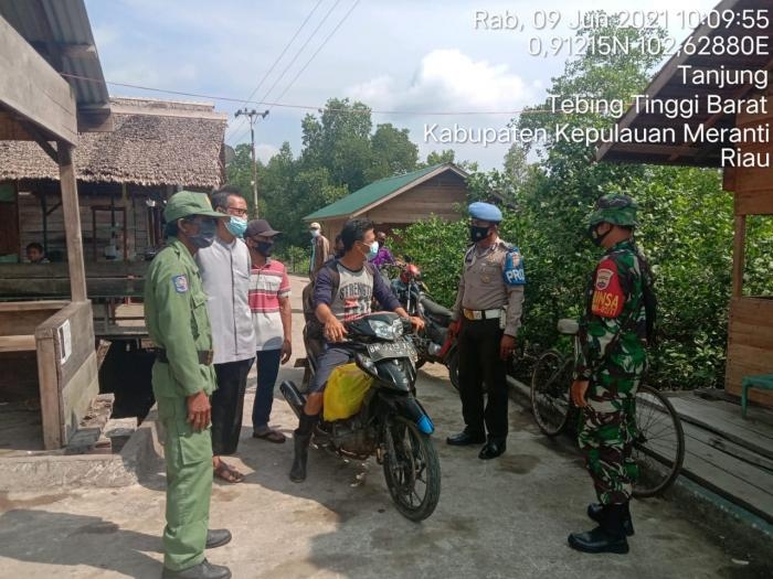 Cegah Penularan Covid 19, Personil Koramil 12 Sabak Auh Gelar Disiplin Prokes di Desa Binaan