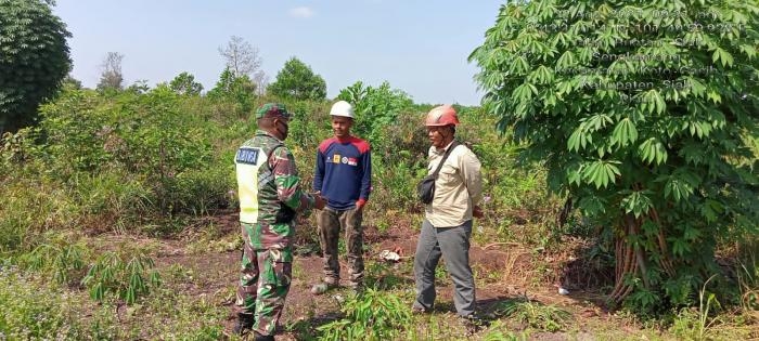 Cegah Kebakaran, Serda Sahidin Sebut Pelaku Pembakar Hutan dan Lahan Akan di Penjara