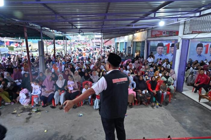 Histeris Sambut Kehadiran Cagubri Abdul Wahid 