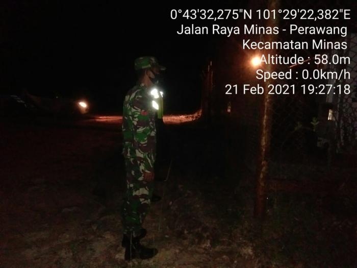 Jaga Objek Vital Nasional, Babinsa Koramil 09 Minas Gelar Patroli Wilayah
