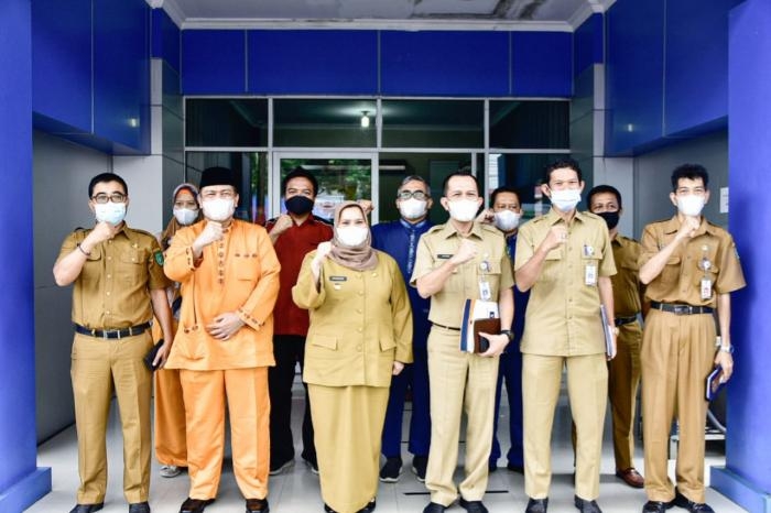 Kasmarni Bahas Permasalahan Abrasi, Air Bersih Dan Irigasi