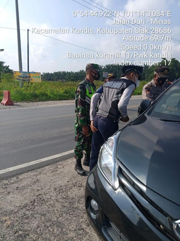 Personil Koramil 11 Kandis Dan Tim Gabungan Gelar Patroli Prokes Di Posko Penyekatan Mudik
