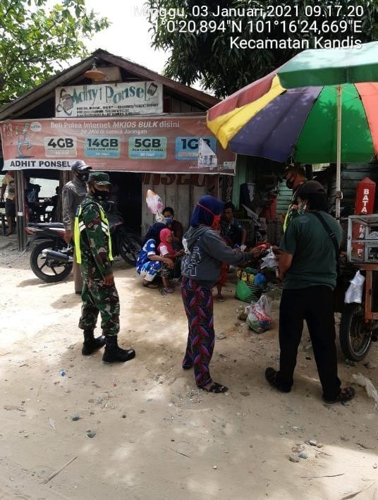 Anggota Danramil 11/Pwk Kandis Gelar Patroli Gakplin Protokol Kesehatan