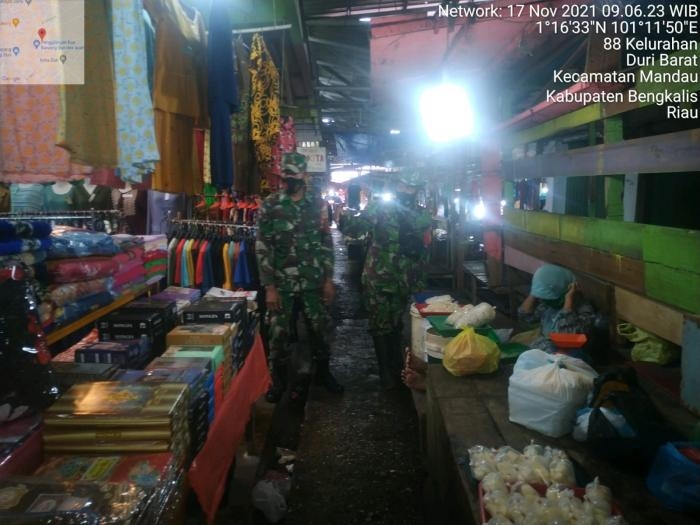 Antisipasi Penularan Virus, Serma Sutrisno Gelar Patroli Prokes di Pasar Sartika Duri