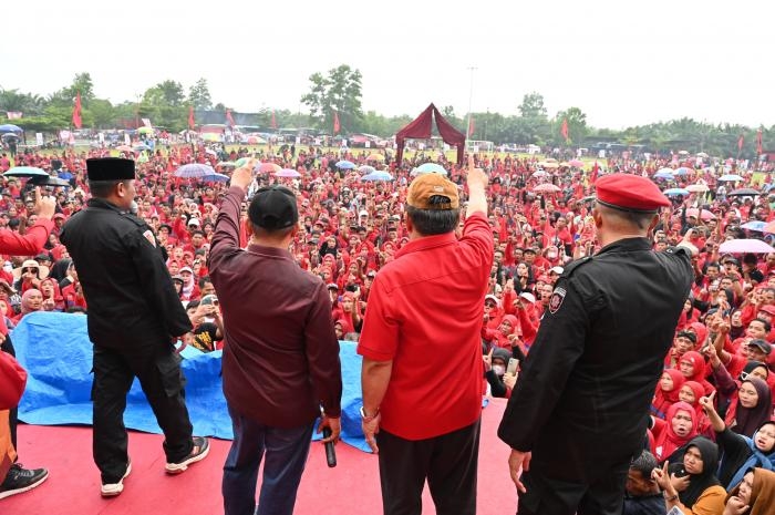 Ketua PDI - P Zukri Perintahkan Kawal Kemenangan Cagubri Bermarwah di Pelalawan 