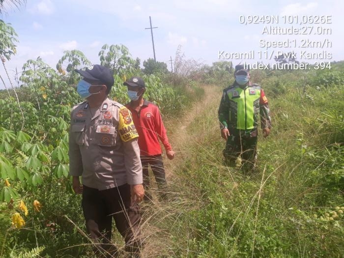 Pantau Karlahut, Anggota Koramil 11 Kandis Serda Ramatsah Giat Lakukan Patroli