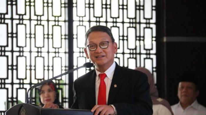 Pemerintah Bakal Hentikan Penjualan Mobil Dan Motor Pakai BBM