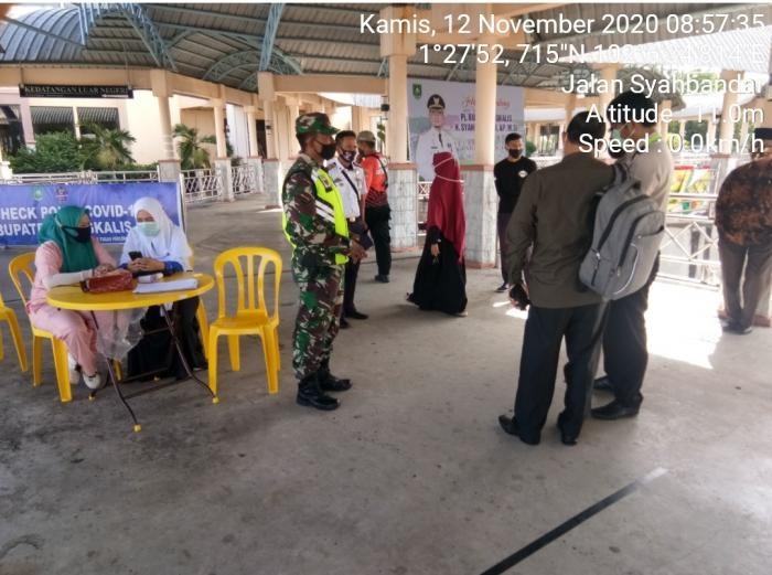 Cegah Covid - 19 Danramil 01/Bengkalis Gelar Patroli Kesehatan.