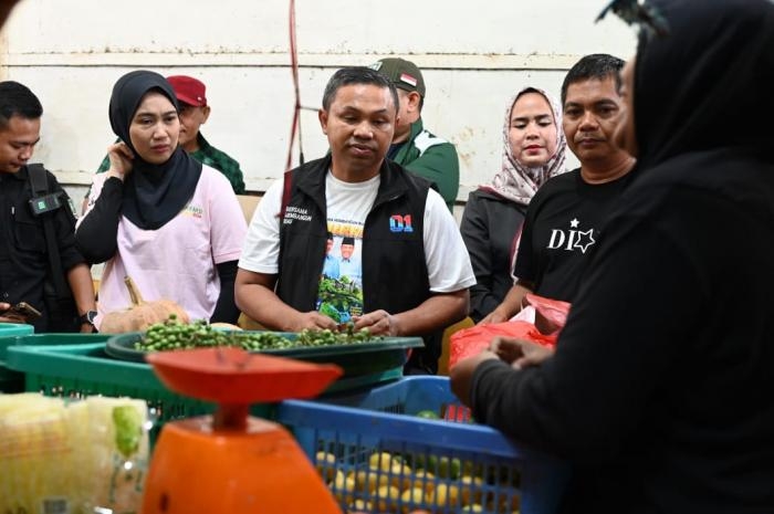 Blusukan Ke Pasar Ujung Batu, Abdul Wahid Janji Stabilkan Harga Pasar