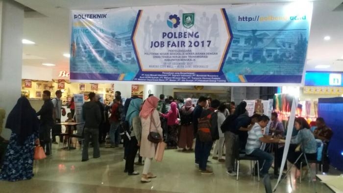 800 Lebih Pencari Kerja Ikuti Polbeng Job Fair