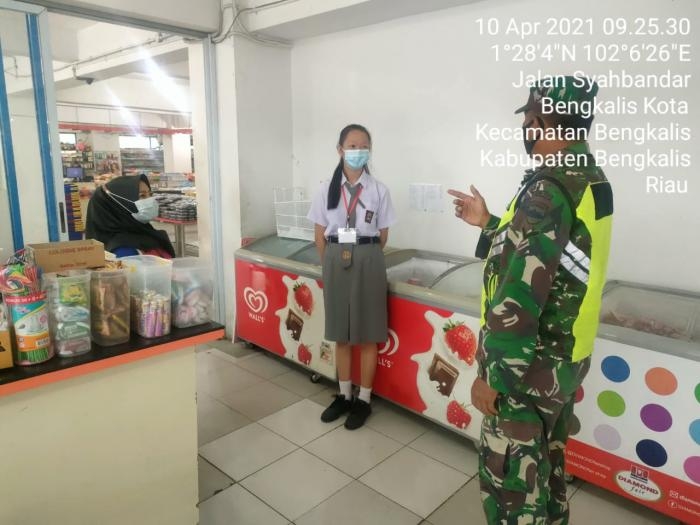 Antisipasi Penyebaran Covid, Personil Koramil 1 Bengkalis Gelar Operasi Prokes