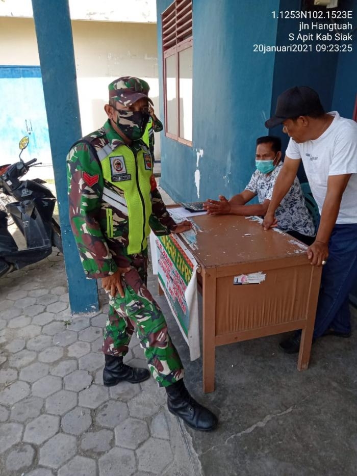 Personil Koramil 06/SA Sungai Apit Mengelar Patroli Prokes 